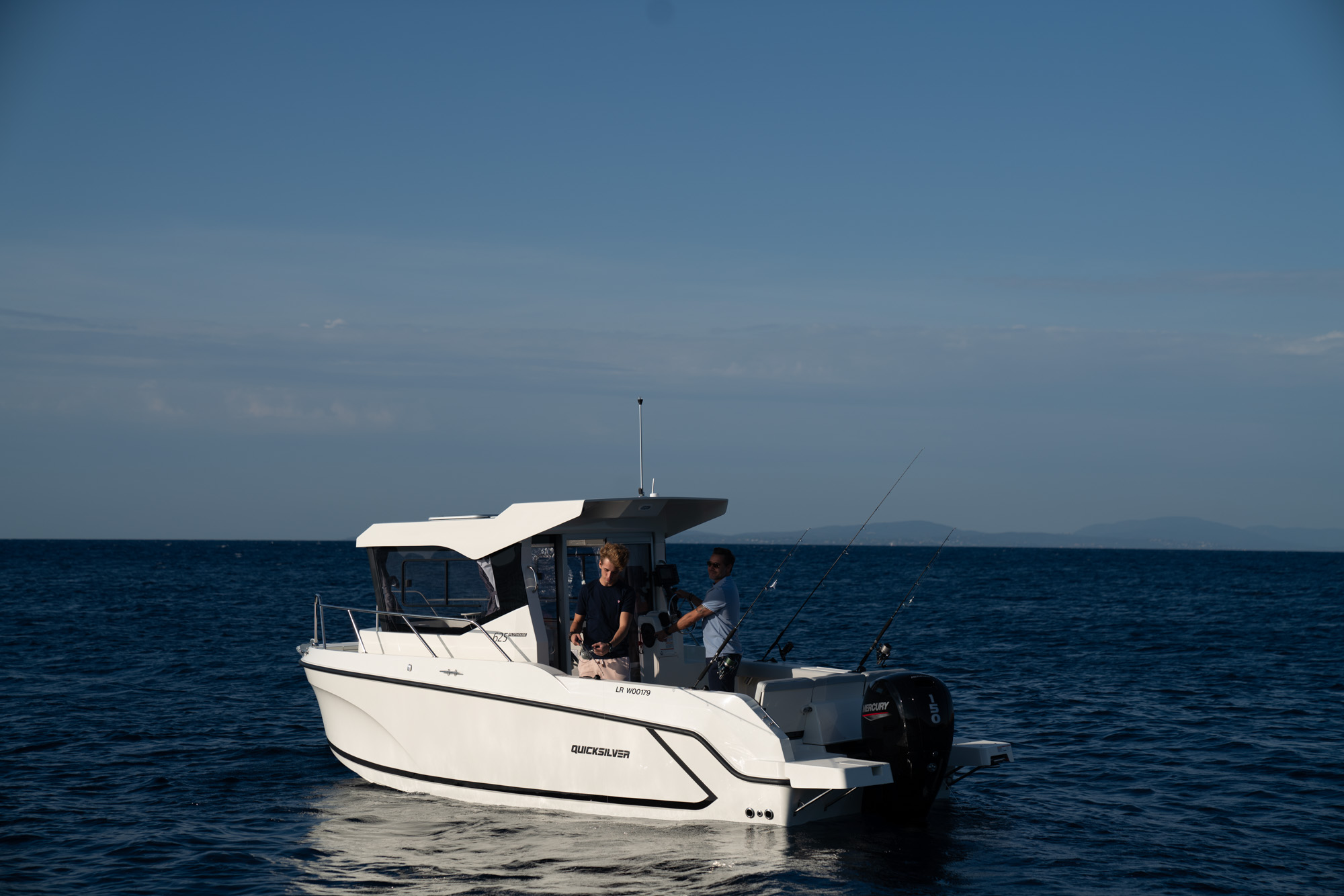 Quicksilver-625-pilothouse0169