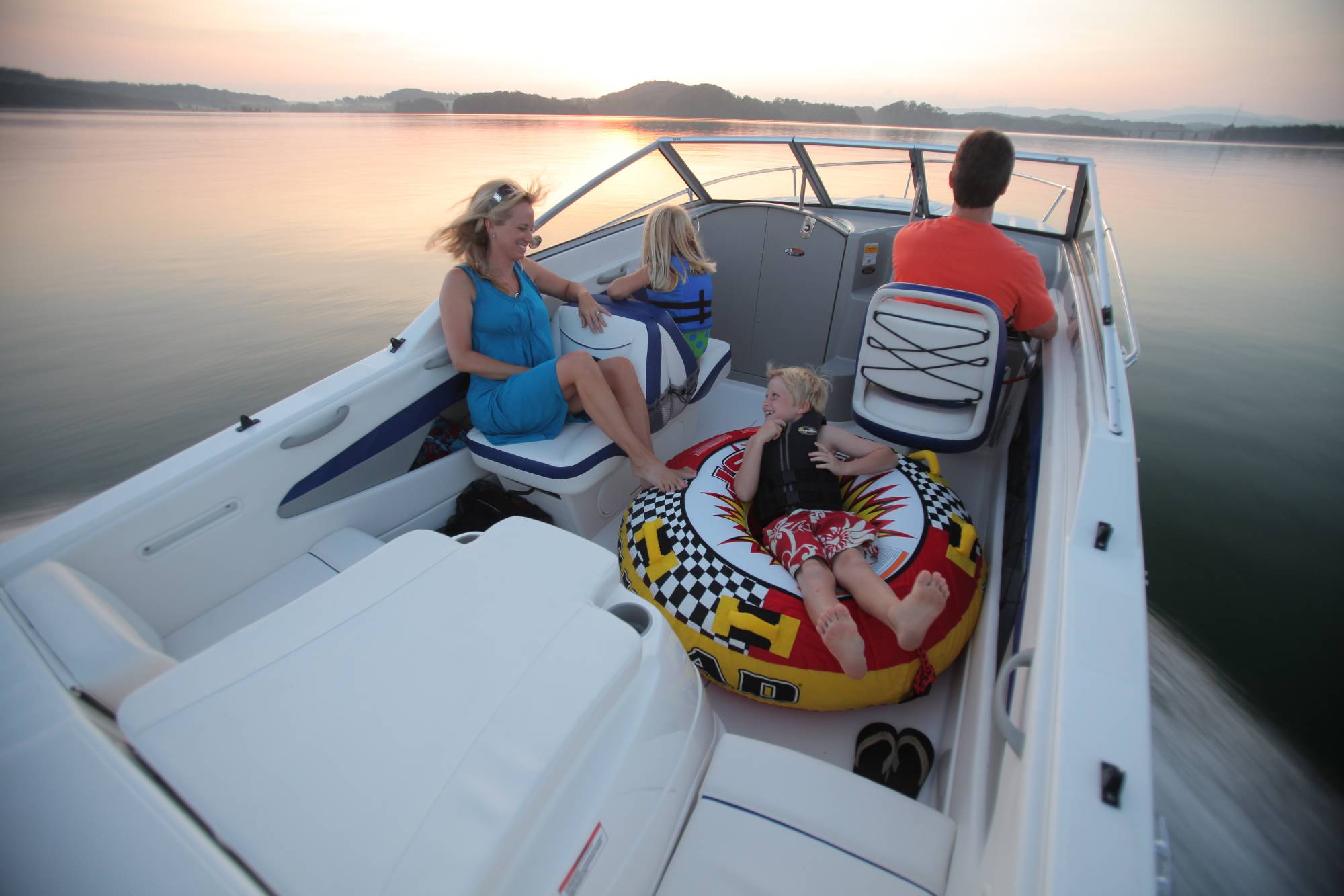 bayliner192d_lifestyle_4883