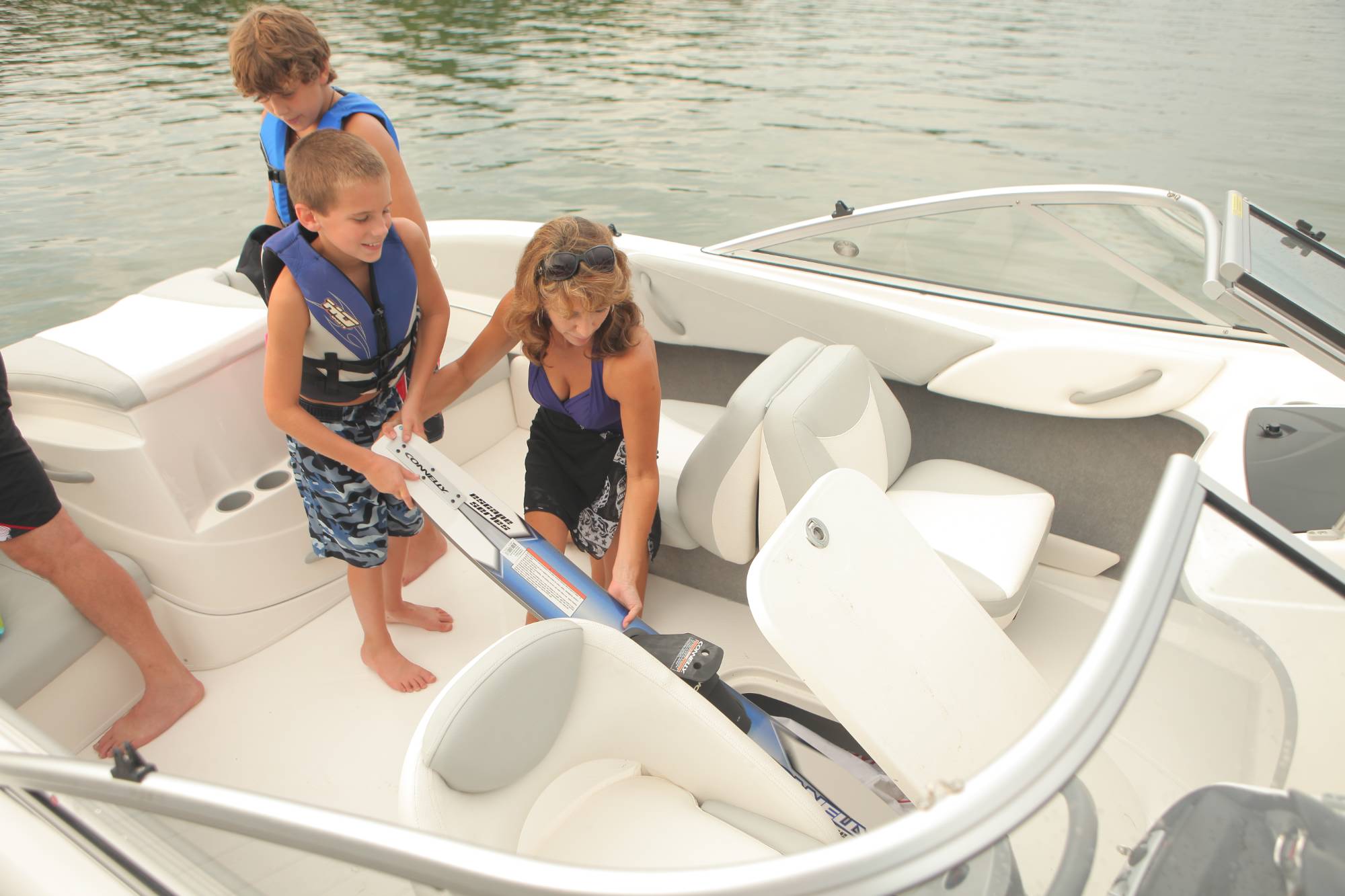 bayliner215_lifestyle_1092