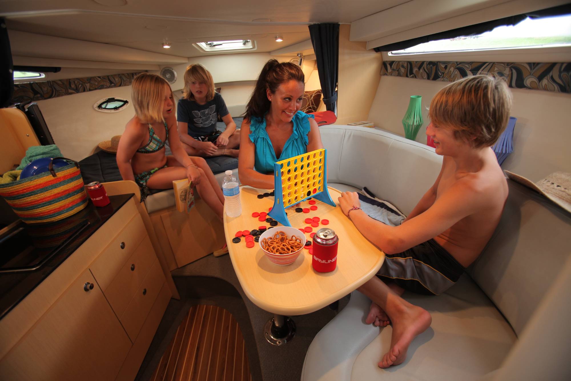 bayliner315_cabin_kids_0962