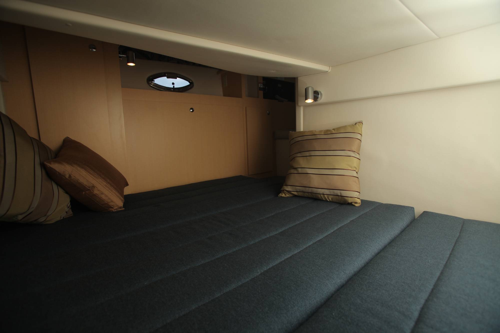 bayliner335_aft_cabin_4233